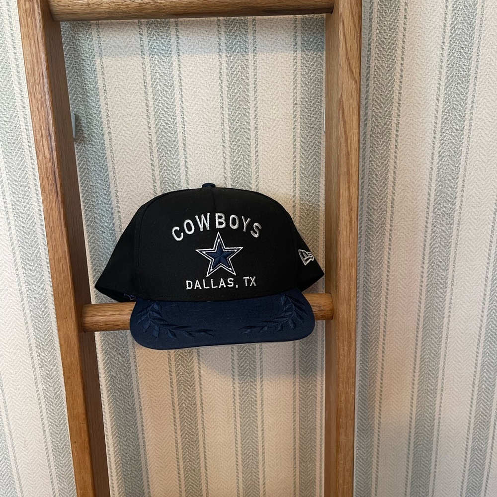SOLD🚨Men's New Era Black/Navy Dallas Cowboys 2025 NFL Draft Fitted Hat 59FIFTY